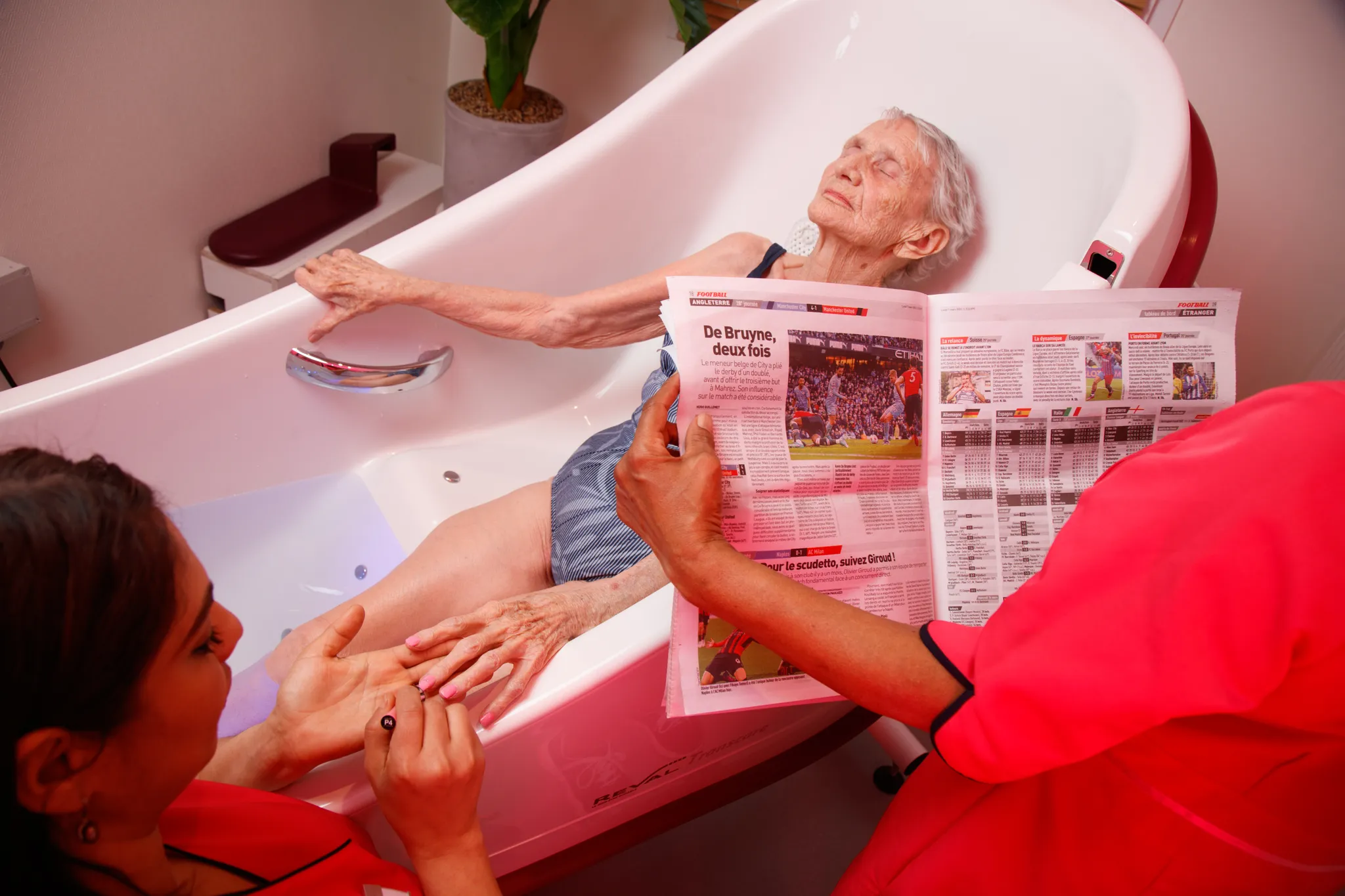 Détente musculaire grâce à la balnéothérapie en EHPAD